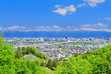 富山市街と立山連峰　呉羽山からの眺め