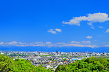 富山市街と立山連峰　呉羽山からの眺め