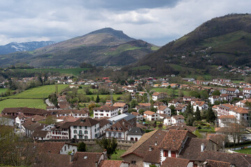 Fototapeta na wymiar Vue depuis la citadelle de Saint-Jean-Pied-de-Port, Pays Basque