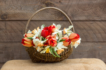 Naklejka na ściany i meble bouquet of spring flowers in a basket