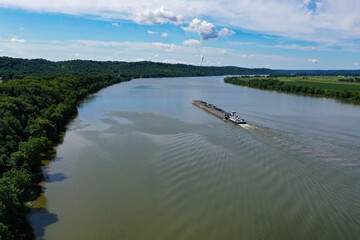 River barge traveling down the Ohio River by Cincinnati, Ohio and Northern Kentucky - obrazy, fototapety, plakaty