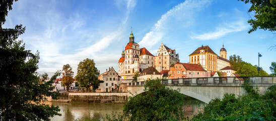 Blick auf Neuburg in der Donau, Bayern, Deutschland  - obrazy, fototapety, plakaty