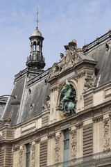 Fototapeta na wymiar Classic architecture in the city of Paris