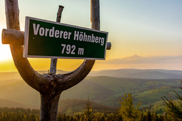 Fantastischer Sonnenunter auf den Höhen des Thüringer Waldes bei Floh-Seligenthal - Thüringen - Deutschland 