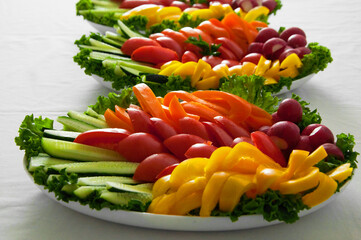 vegetable cutting on the table. healthy food concept. illustration of vegetarian food. fresh juicy vegetables in a plate.