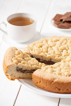 Shortbread pie with almond chocolate filling and tea