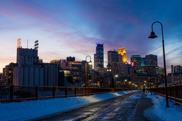 Fototapeta premium Stone Arch Bridge Sunset in Minneapolis, Minnesota