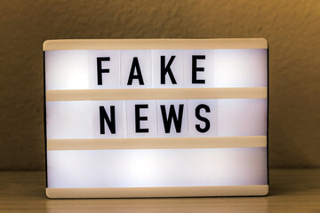 Light box with text Fake News