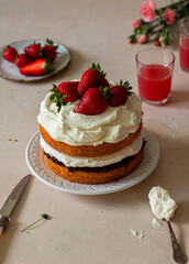 Obraz na płótnie Canvas cheesecake with strawberries