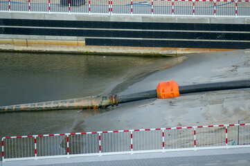 Plac budowy pogłębianie akwenu przekop © Monika