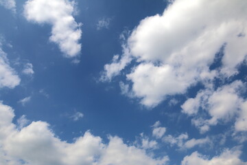 Naklejka na ściany i meble Wolken - blauer Himmel