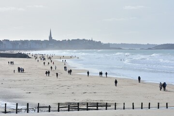 People walking on the Saint-Malo beach