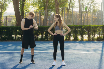 Obraz premium Portrait young sportive couple, in sportswear, doing sports exercises outdoors, sport, healthy lifestyle
