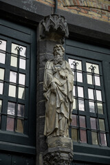 Estatua, Arquitectura
