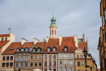 Fototapeta na wymiar Warsaw, Poland, 13 October 2021: Main market square with fountain in old town, medieval colorful historic renaissance baroque buildings at sunny day, UNESCO World Heritage Site, ancient architecture