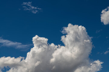 Fototapeta na wymiar Beautiful blue sky with fluffy clouds
