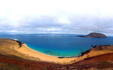 Playa de las Conchas de la Graciosa desde lo alto de la montaña Bermeja