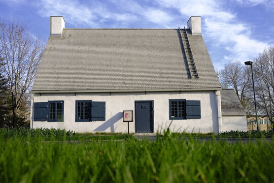La maison Girardin est une maison de ferme situ&eacute;e au 600, avenue Royale dans l'arrondissement de Beauport &agrave; Qu&eacute;bec