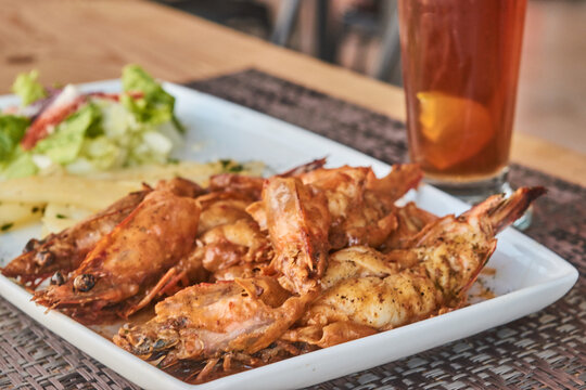 delicioso almuerzo tradicional completo