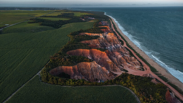 Fal&eacute;sias Praia Gunga Alagoas Paisagem Litoral Mar P&ocirc;r do Sol Oceano Areia Geologia Geografia Zona da Mata