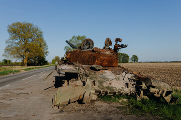 Russia's war against Ukraine in 2022. Remains of a Russian tank attacked by Ukrainian artillery....