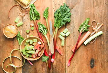 frisch Rhabarber Tisch Brett 