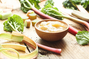 Rhabarber Grieß Grütze selber machen Gericht