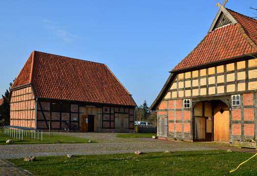 Historischer Bauernhof im Fr&uuml;hling in D&ouml;rverden, Niedersachsen