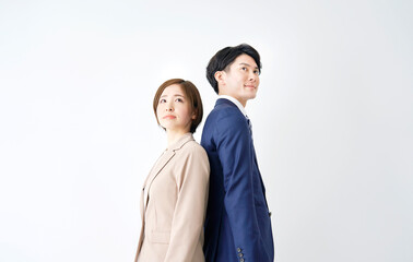 ビジネスウーマンとビジネスマン　ポートレート　白背景