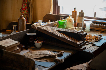 Fototapeta na wymiar Old traditional Dutch sigar shop, hand made sigars equipment