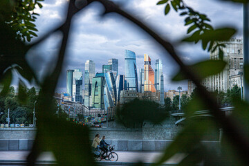 Obraz na płótnie Canvas Skyscrapers of Moscow City through the trees