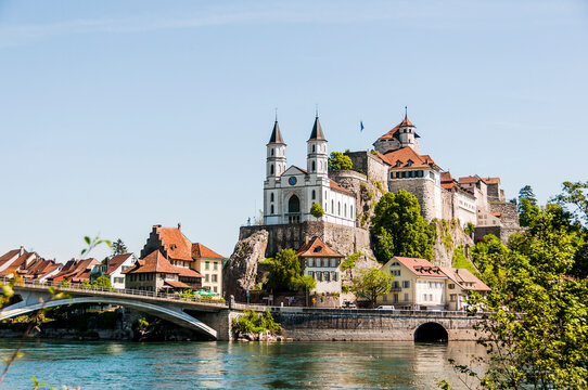Aarburg, Kirche, Festung, Aare, Fluss, Altstadt, Altstadth&auml;user, Flussufer, Uferweg, Br&uuml;cke, Aargau, Zofingen, Fr&uuml;hling, Sommer, Schweiz