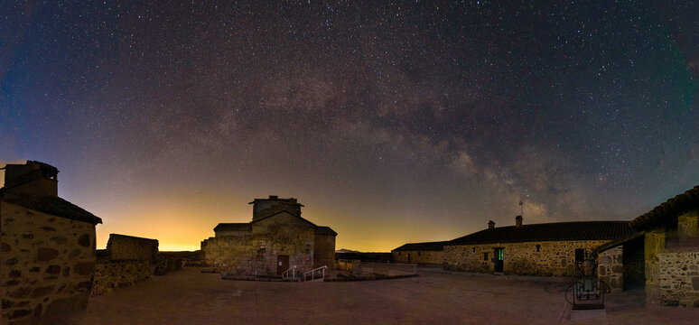Arco galactico en Melque