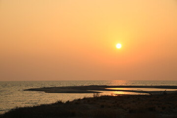 愛媛県松山市　重信川河口からの夕日