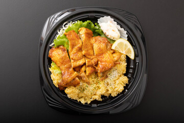 タンドリーチキンとカレーピラフ弁当