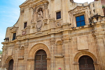 Fototapeta na wymiar Main facade of the Church of Santo Domingo in Murcia, in baroque style with sculpture