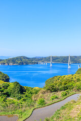 Fototapeta premium 初夏の犬頭の棚田と鷹島肥前大橋 佐賀県唐津市 Inugashira Rice Terraces in early summer and Takashima Hizen bridge. Saga-ken Karatsu city.