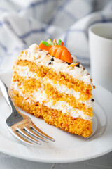 Carrot cake with almond flakes