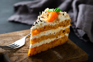 Carrot cake with almond flakes