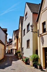 Fototapeta na wymiar Altstadtgasse in Karlstadt am Main, Franken