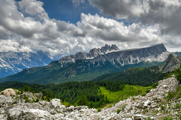 Fototapeta na wymiar Cinque Torri - Dolomiti, Italy