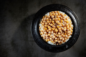 Stone pot rice topped with chickpeas