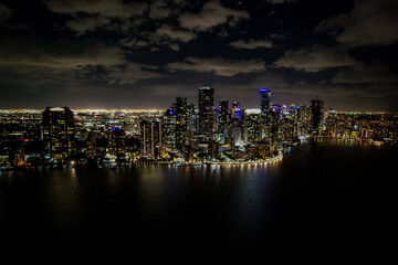 Naklejka premium Miami Skyline at night facing Brickell & Downtown. 
