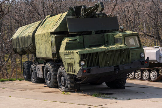 Self-propelled tactical missile launcher