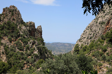Vista del pueblo de Sóller, en las montañas de la Serra de Tramuntana de Mallorca, desde el barranco de Biniaraix. Islas Baleares, España.