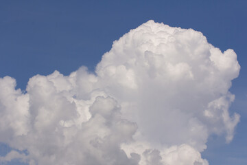 Naklejka na ściany i meble Beauty cloud in sky