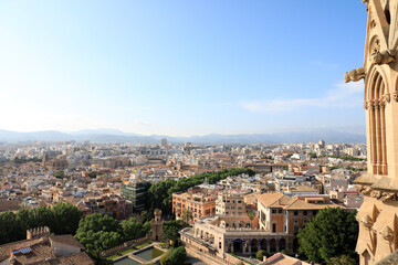 Vista del centro histórico de Palma de Mallorca, desde las terrazas de su catedral gótica. Islas...