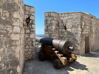 Fototapeta na wymiar Old cannon in the Fortica Fortress in Hvar, Croatia