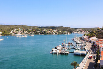 Fototapeta na wymiar Vista del puerto de Mahón, en Menorca (Islas Baleares, España).