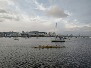 Fototapeta premium horizon landscape mountain forest stone sea beach sky cloud dawn city building sun low sun sunrise paradise life rest calm beautiful beauty short wall rower boat canoe Cristo Corcovado Rio de Janeiro 